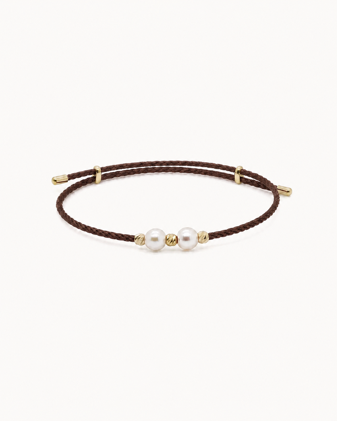 Bracelet with pearls and gold accents on a white background #Color_