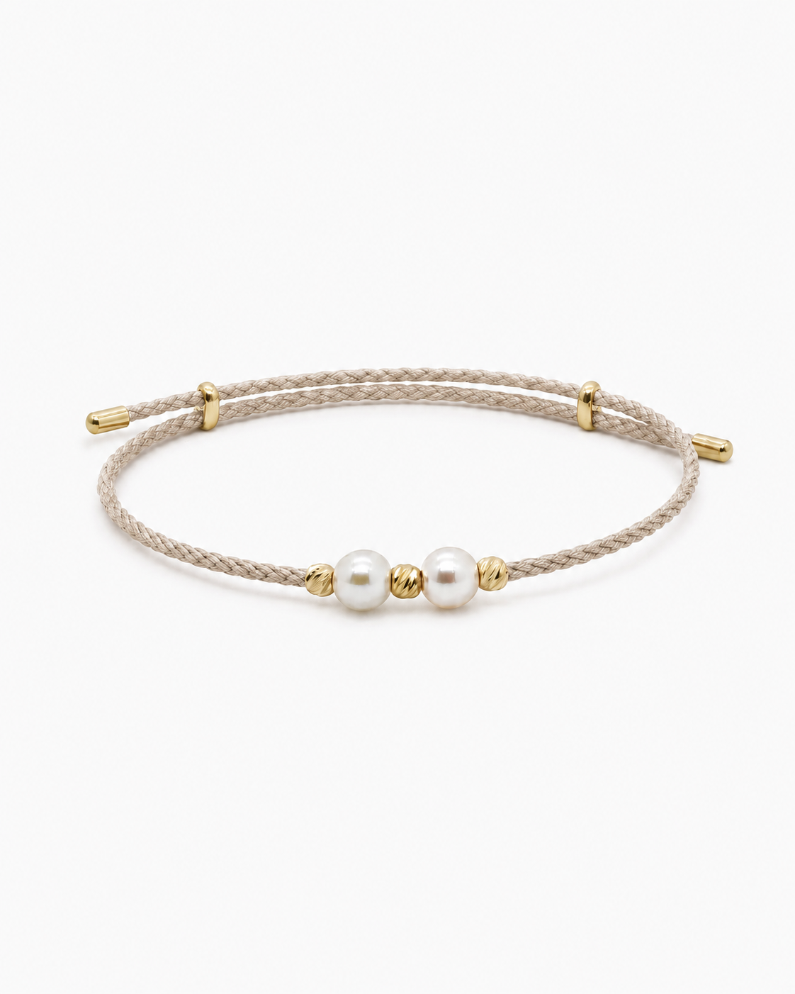 Bracelet with pearls and gold accents on a white background #Color_