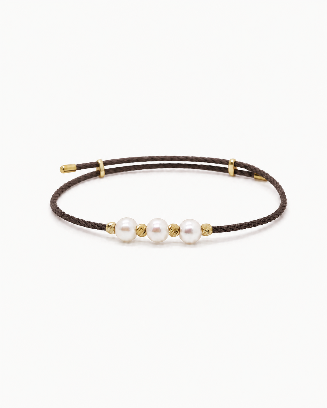 Bracelet with pearls and gold accents on a white background #Color_Dark Brown