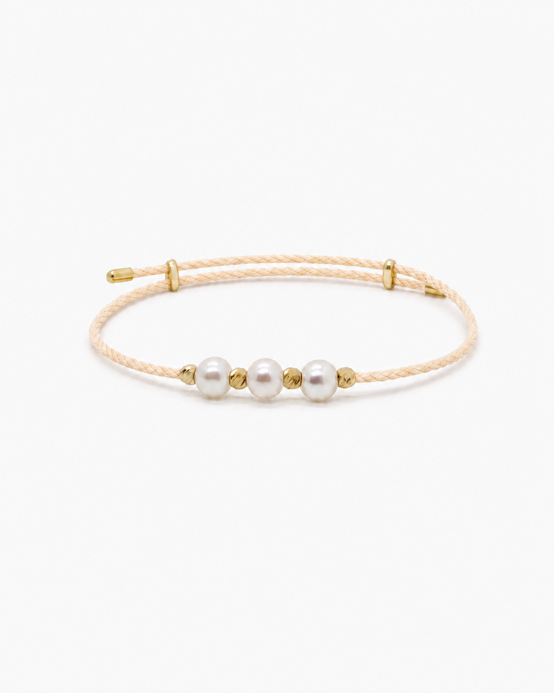 Pearl bracelet with gold accents on a white background #Color_Peach cream