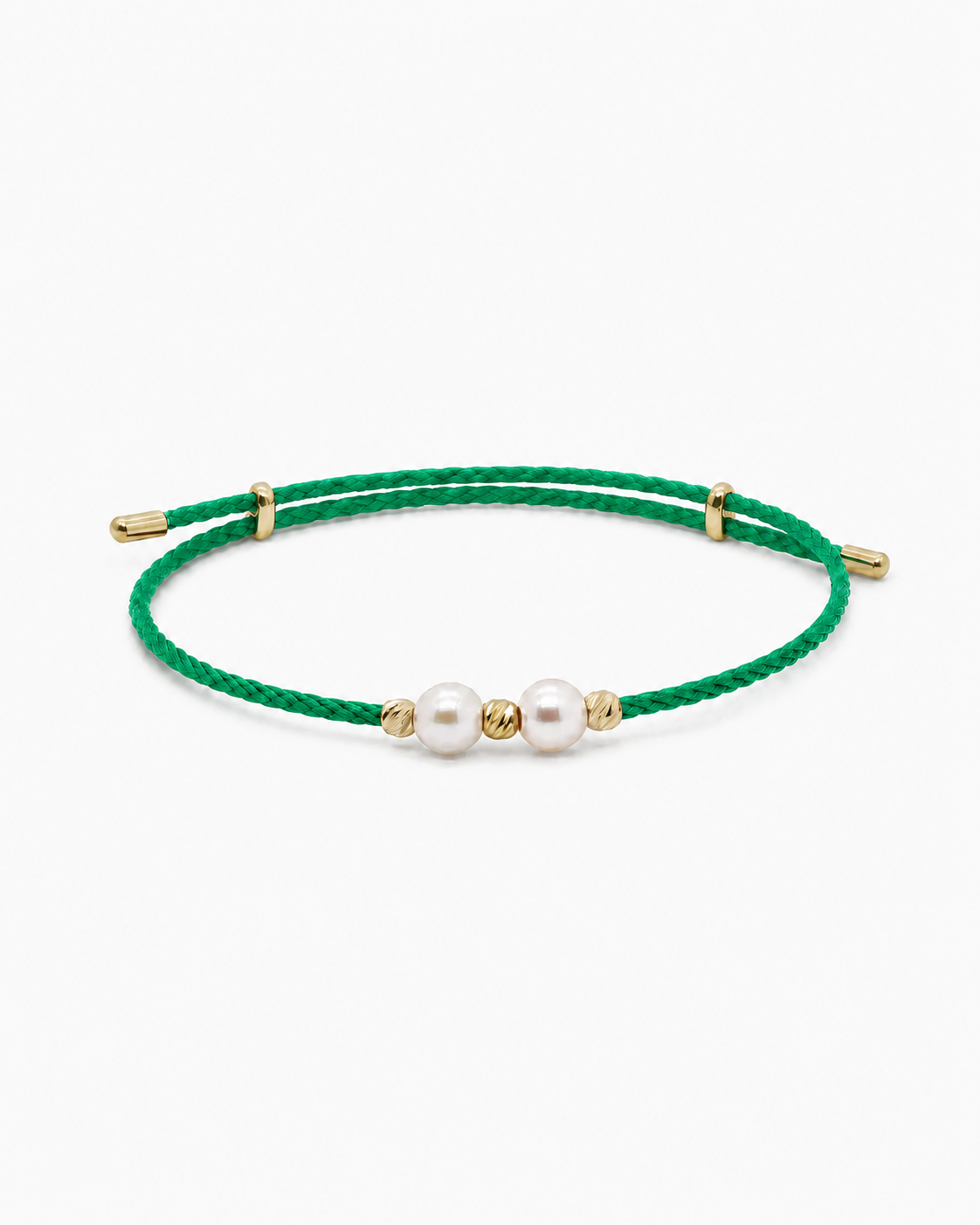 Green bracelet with pearls and gold accents on a white background #Color_