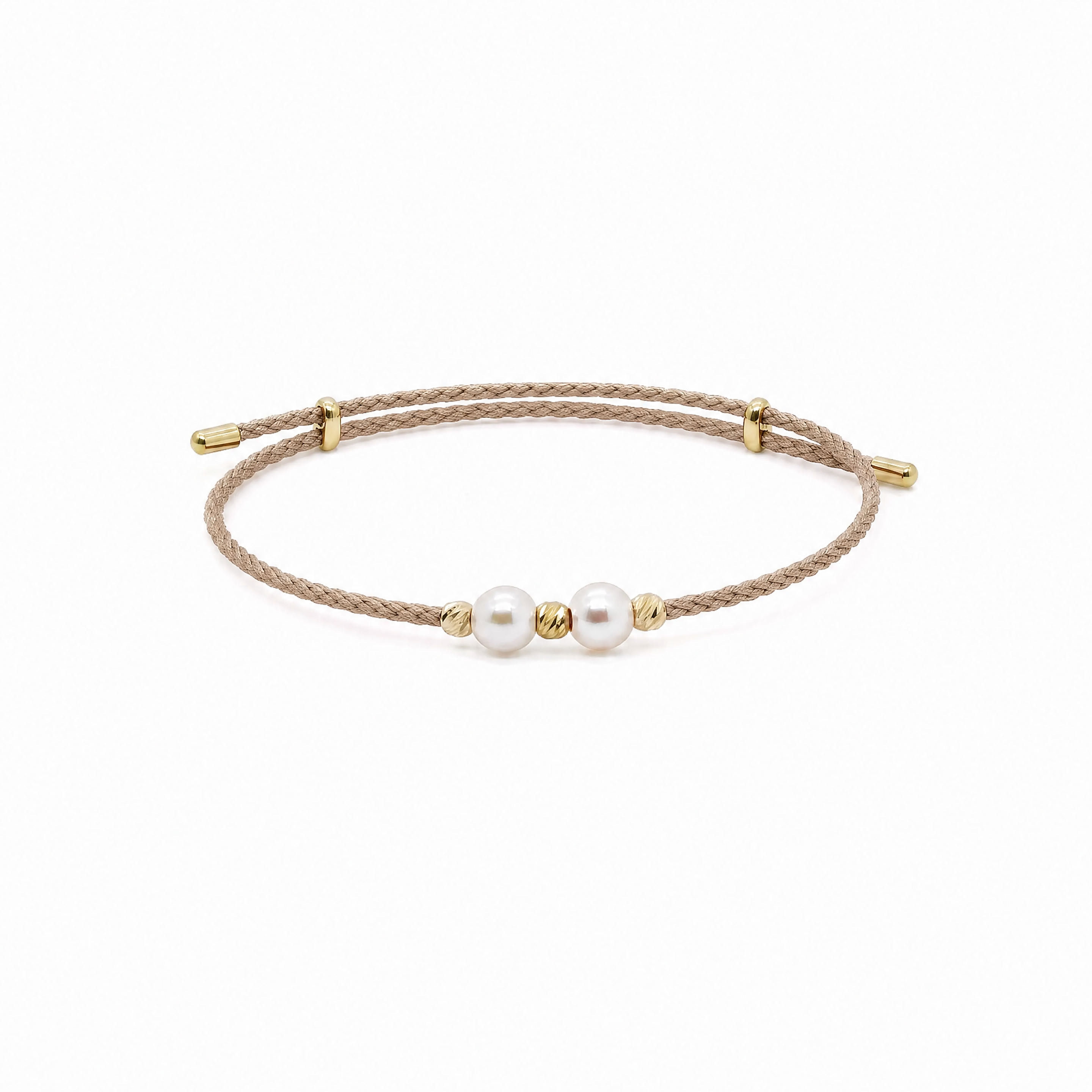 Bracelet with pearls and gold accents on a white background #Color_