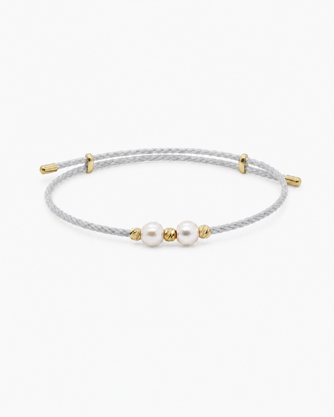 Bracelet with pearls and gold accents on a white background #Color_