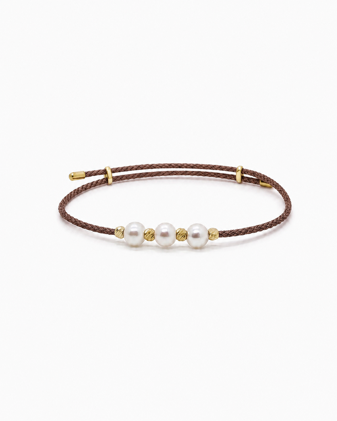 Bracelet with pearls and gold accents on a white background #Color_Brown