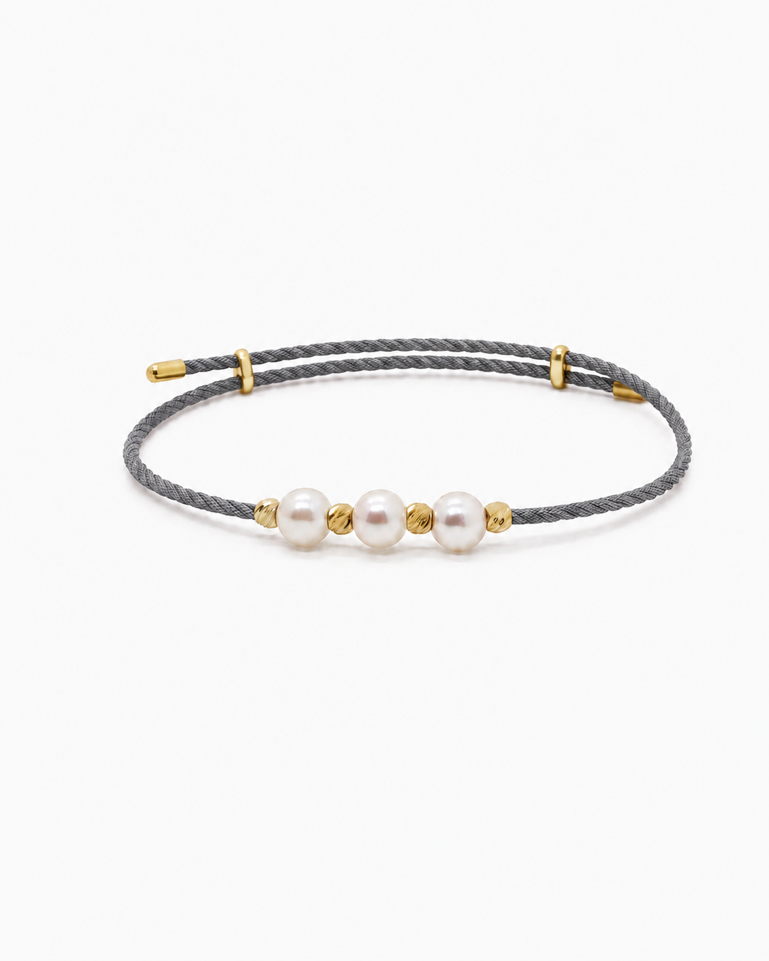 Bracelet with pearls and gold accents on a white background #Color_Dark Grey